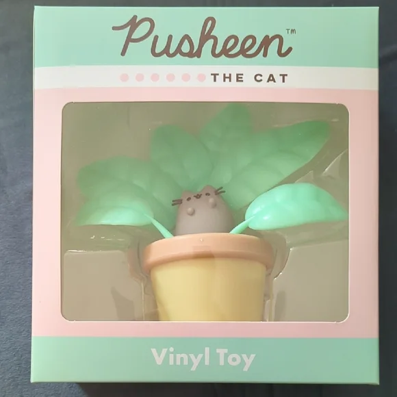 Pusheen Vinyl Toy with Green Leaves - Picture 1 of 5